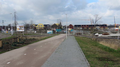 840642 Gezicht op het bouwterrein voor de nieuwbouwwijk Rijnvliet te De Meern (gemeente Utrecht), met huizen in ...